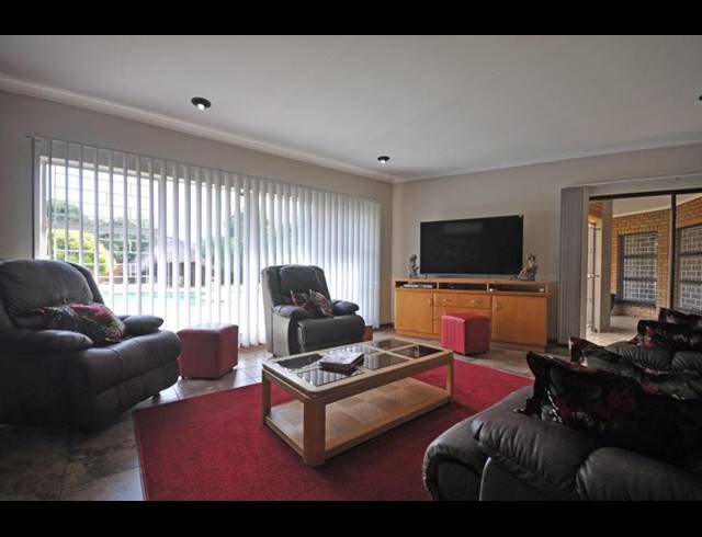 4 BEDROOM HOUSE FOR SALE IN THREE RIVERS EAST